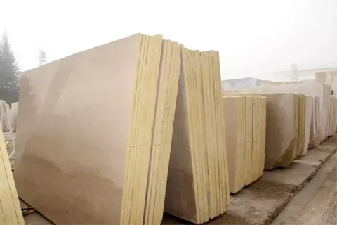 تصویر 2 از سنگ تراورتن حاجی آباد گزینه‌ ای کاربردی برای دیوار و فضا های عمومی